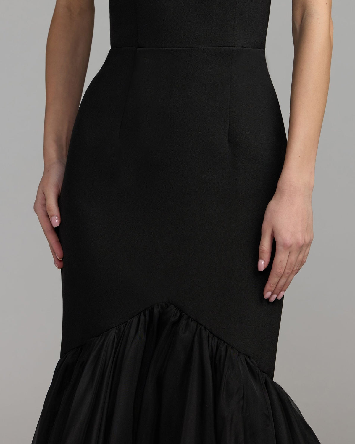 Petite Black Sleeveless Halter Neck Mermaid Gown With Bow