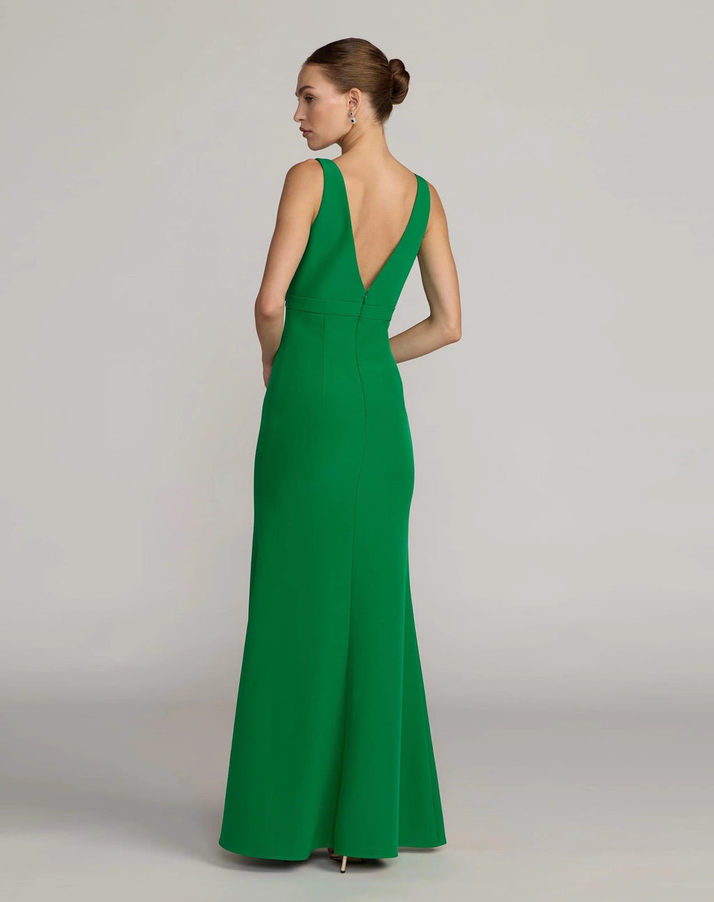 Spring Green Crepe V-Neck Mermaid Gown With Bow