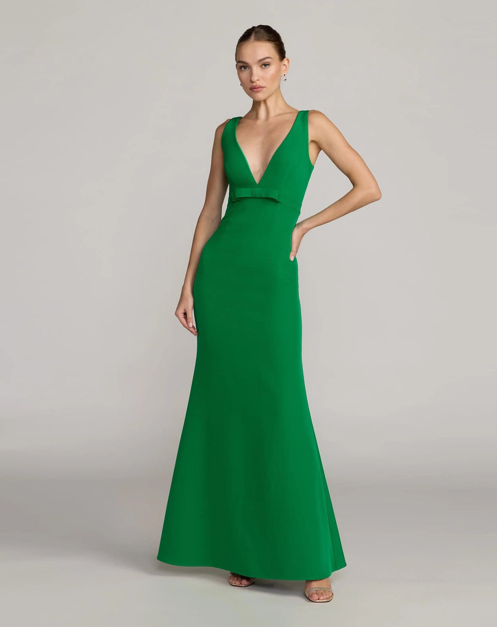 Spring Green Crepe V-Neck Mermaid Gown With Bow