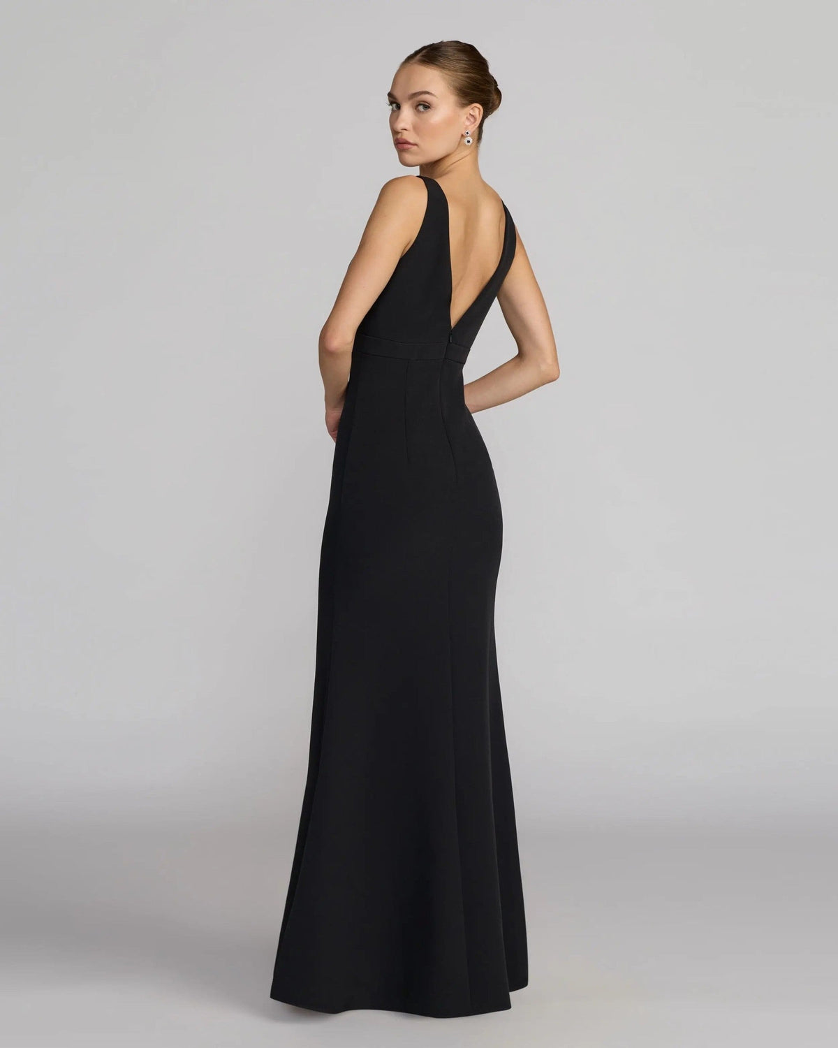 Black Crepe V-Neck Mermaid Gown With Bow